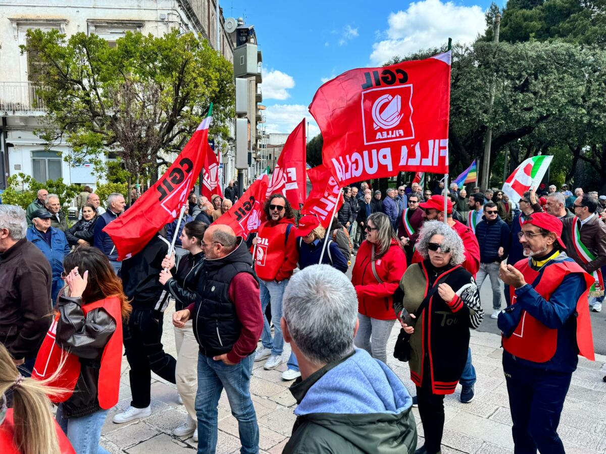 Galleria foto 'La Puglia in piazza per un Primo Maggio tra vertenze, diritti e musica: tutti i cortei – FOTO' - foto 6