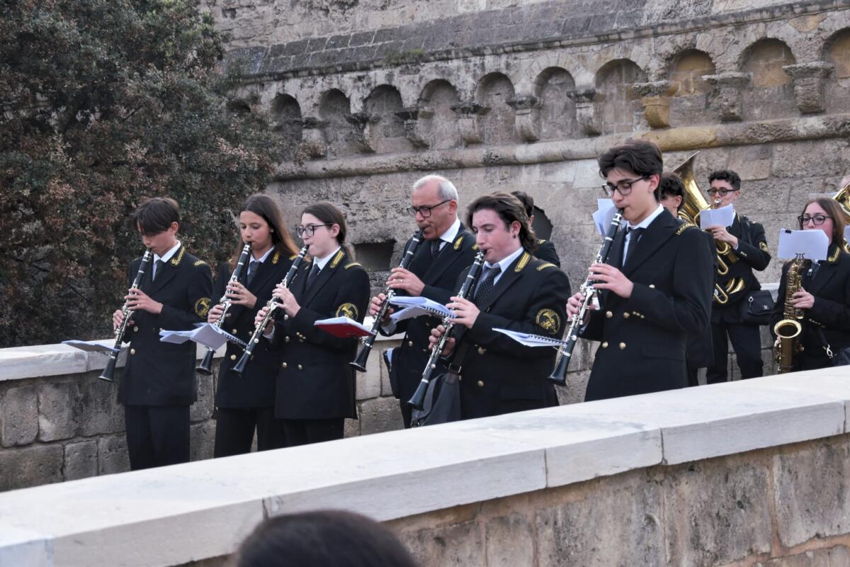 Galleria foto 'Bari abbraccia San Nicola: al via il Corteo Storico tra rievocazione e la magia della danza aerea – VIDEO' - foto 9