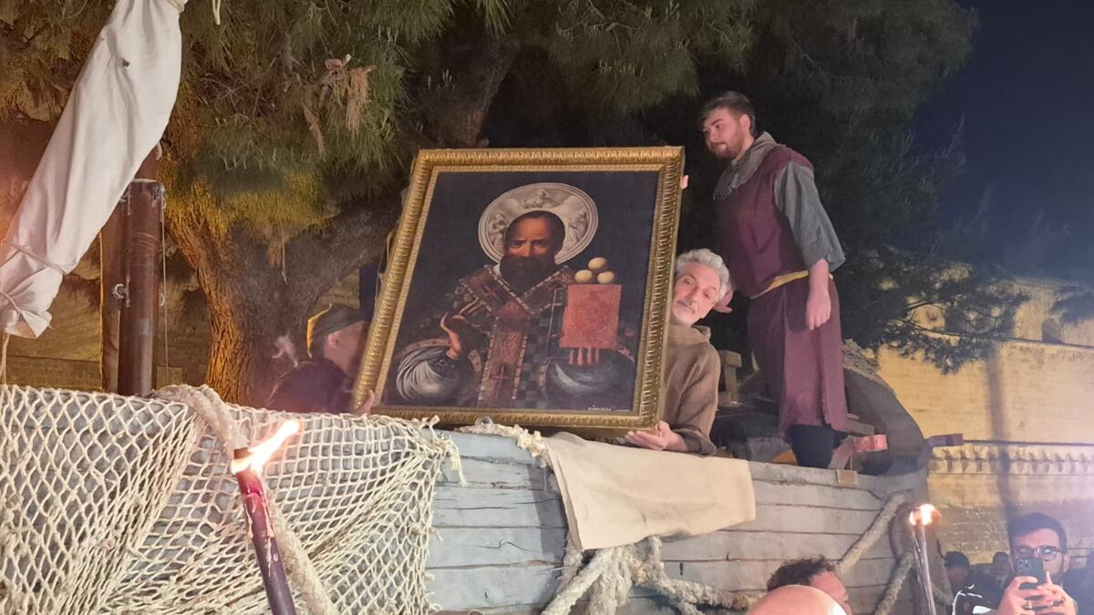 Galleria foto 'Bari abbraccia San Nicola: al via il Corteo Storico tra rievocazione e la magia della danza aerea – VIDEO' - foto 5