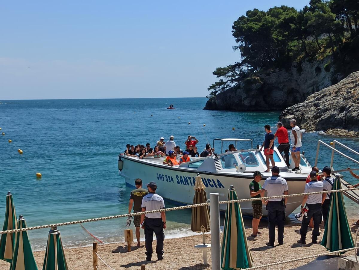 Gargano, maxi-esercitazione antincendio: oltre 150 persone evacuate via mare – VIDEO Gargano, maxi-esercitazione antincendio: oltre 150 persone evacuate via mare – VIDEO