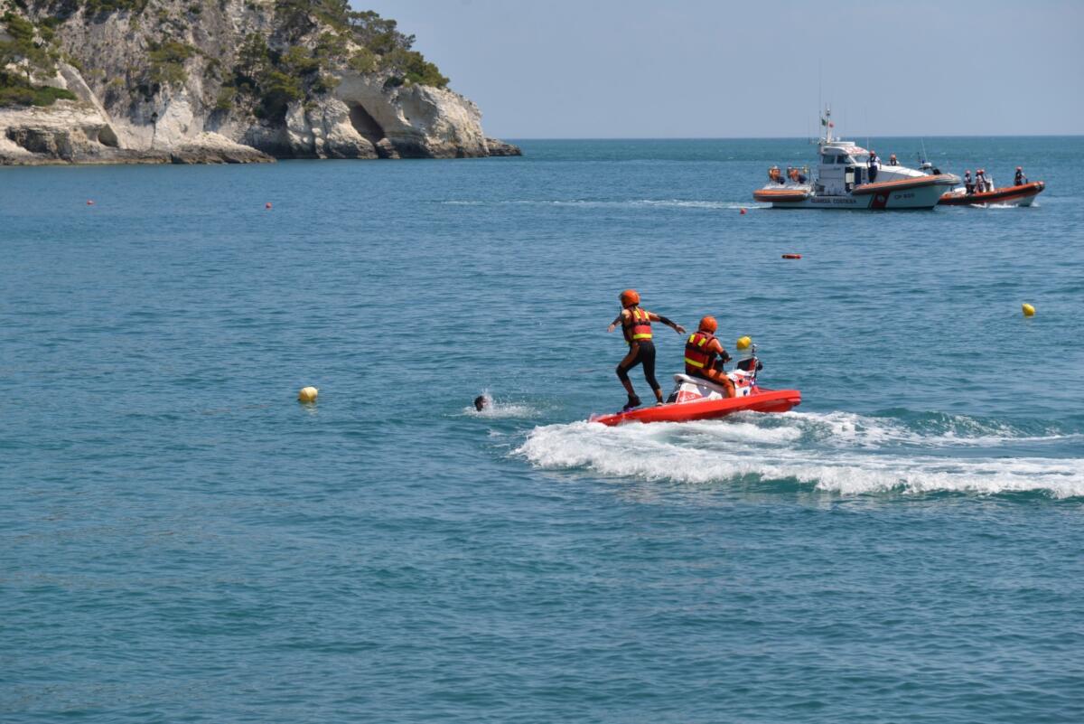 Gargano, maxi-esercitazione antincendio: oltre 150 persone evacuate via mare – VIDEO Gargano, maxi-esercitazione antincendio: oltre 150 persone evacuate via mare – VIDEO