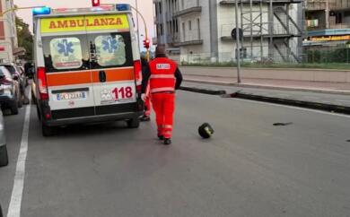 Taranto, investono un 15enne con lo scooter e fuggono: rintracciati due minorenni. Il ferito in ospedale