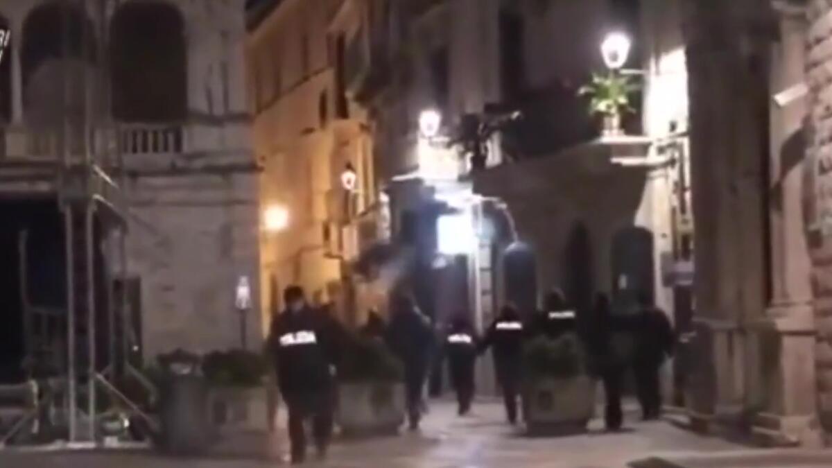 Galleria foto 'Mafia, svolta nelle indagini sugli omicidi di Lello Capriati e Filippo Scavo: 11 arresti e 3 fermi. C’è anche Dylan Capriati – VIDEO' - foto 1