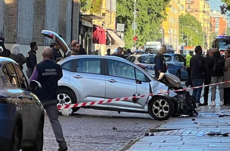 auto sulla folla modena