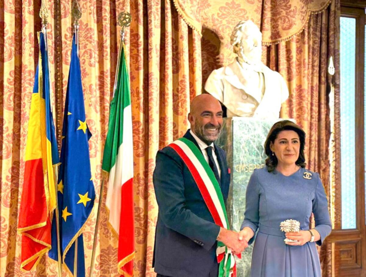 Galleria foto 'Asse Bari-Romania, dalla cultura all’innovazione: l’incontro tra il sindaco Leccese e l’ambasciatrice Dancău' - foto 1