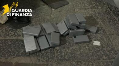 Dalla Puglia gestiva il traffico di cocaina a Caivano, arrestato un parente del boss – VIDEO