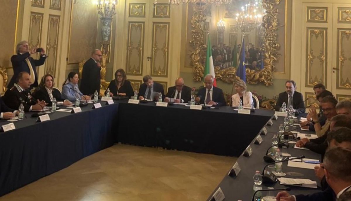 Criminalità in Puglia, Piantedosi: «A breve 6,5 mln per videosorveglianza. Più personale per le forze dell’ordine» Criminalità in Puglia, Piantedosi: «A breve 6,5 mln per videosorveglianza. Più personale per le forze dell’ordine»