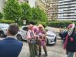 Vannacci inaugura il comitato di Futuro nazionale a Bari, all’esterno ragazzi vestiti da clown lo contestano