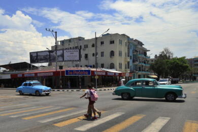 Cuba, rete elettrica al collasso: blackout di 20 ore al giorno. Proteste in strada