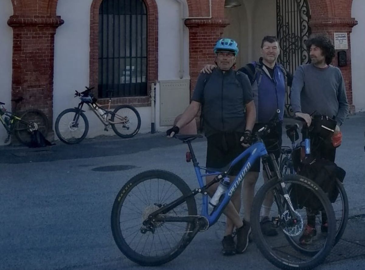 Galleria foto 'Da Torino a Orsara di Puglia, mille chilometri in bici per amore di San Michele: l’impresa di tre amici' - foto 1