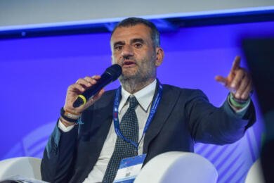 Sanità, l’allarme di Decaro: «Le Regioni non riusciranno a sostenere l’aumento dei costi»