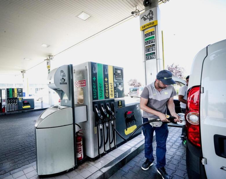 distributore carburanti