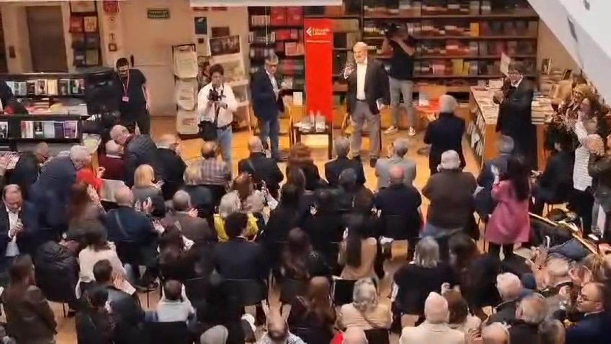 Galleria foto 'L’alba di San Nicola, Emiliano presenta il suo libro: «Parla delle donne e del riscatto del Sud» – VIDEO' - foto 1