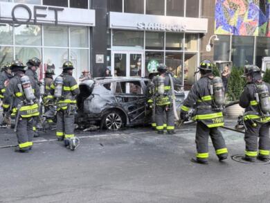 New York, veicolo dell’amministrazione esplode nel cuore di New York