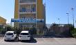 Terrore in condominio a Gallipoli, anni di minacce e stalking: 61enne allontanata con il braccialetto elettronico