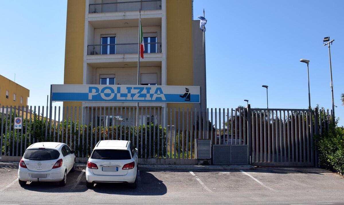 Galleria foto 'Terrore in condominio a Gallipoli, anni di minacce e stalking: 61enne allontanata con il braccialetto elettronico' - foto 1