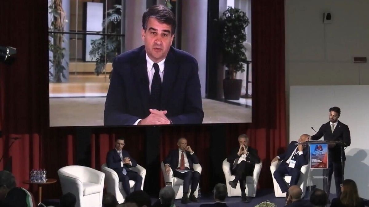Salone mediterraneo dell’Impresa, Fitto: «Taranto può essere modello europeo di riconversione» Salone mediterraneo dell’Impresa, Fitto: «Taranto può essere modello europeo di riconversione»