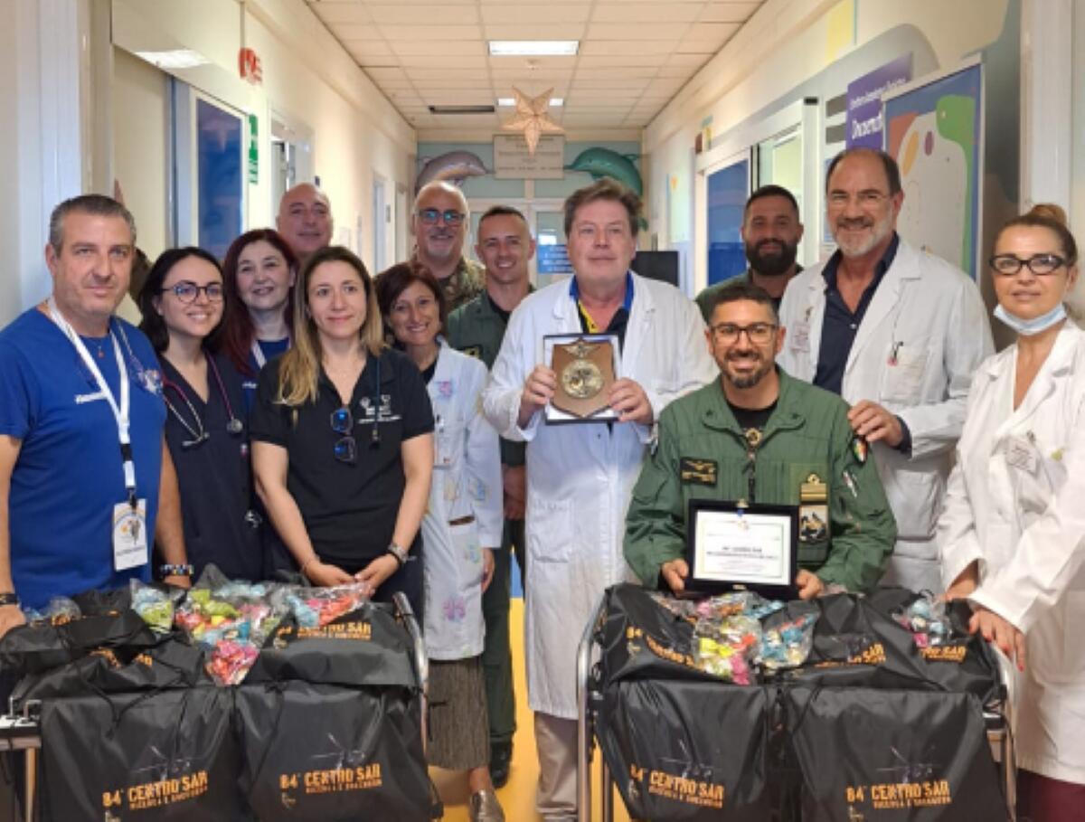 Taranto, l’Aeronautica dona un frigo elettromedicale al reparto di pediatria dell’Annunziata Taranto, l’Aeronautica dona un frigo elettromedicale al reparto di pediatria dell’Annunziata