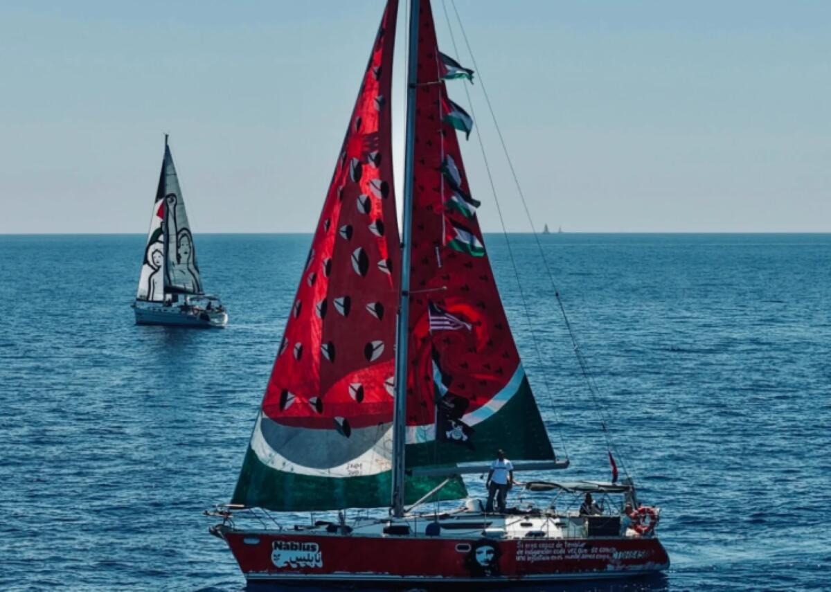 Galleria foto 'Global Sumud Flotilla, la missione riparte da Creta verso Gaza dopo l’assalto. A Bari prosegue il presidio' - foto 1
