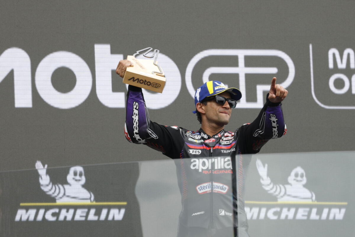 Galleria foto 'MotoGp, Martin trionfa a Le Mans davanti a Bezzecchi: dominio Aprilia in Francia. Fuori Bagnaia' - foto 1