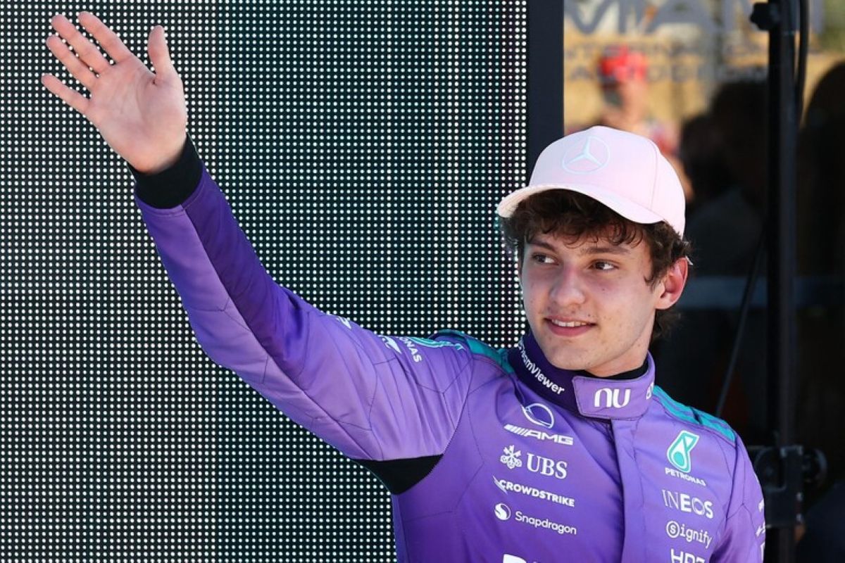Galleria foto 'F1, Antonelli come Senna e Schumacher: terza pole di fila dopo la prima. La dedica: «È per Alex Zanardi»' - foto 1