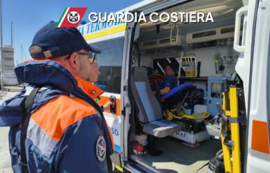 Termoli, pescatore 63enne ha un malore a 21 miglia dalla costa: salvato dalla Guardia Costiera