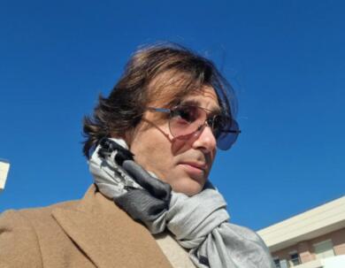 Inseguito e fermato ubriaco l’attore Marco Montingelli: «Sono il nipote di Piantedosi e Salvini, vi faccio licenziare»