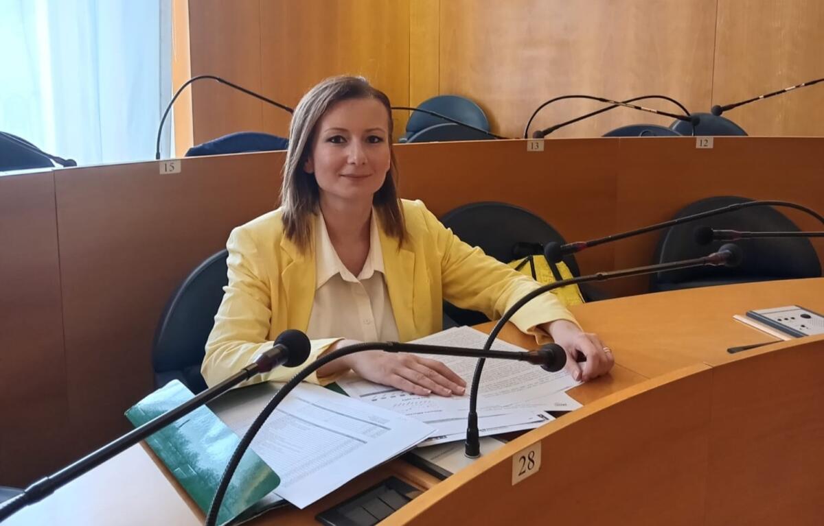 Galleria foto 'Manfredonia, minacce sessiste all’assessora Valente: «Ti auguro di essere violentata da uno straniero»' - foto 1