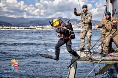Taranto, ordigni bellici nel Mar Piccolo: bonifica dei Palombari della Marina nei cantieri per i Giochi del Mediterraneo