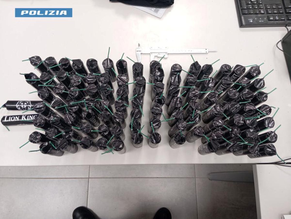 Il bagagliaio dell’auto carico di “marmotte”, esplosivo e chiodi a tre punte: arrestati 2 cerignolani – FOTO