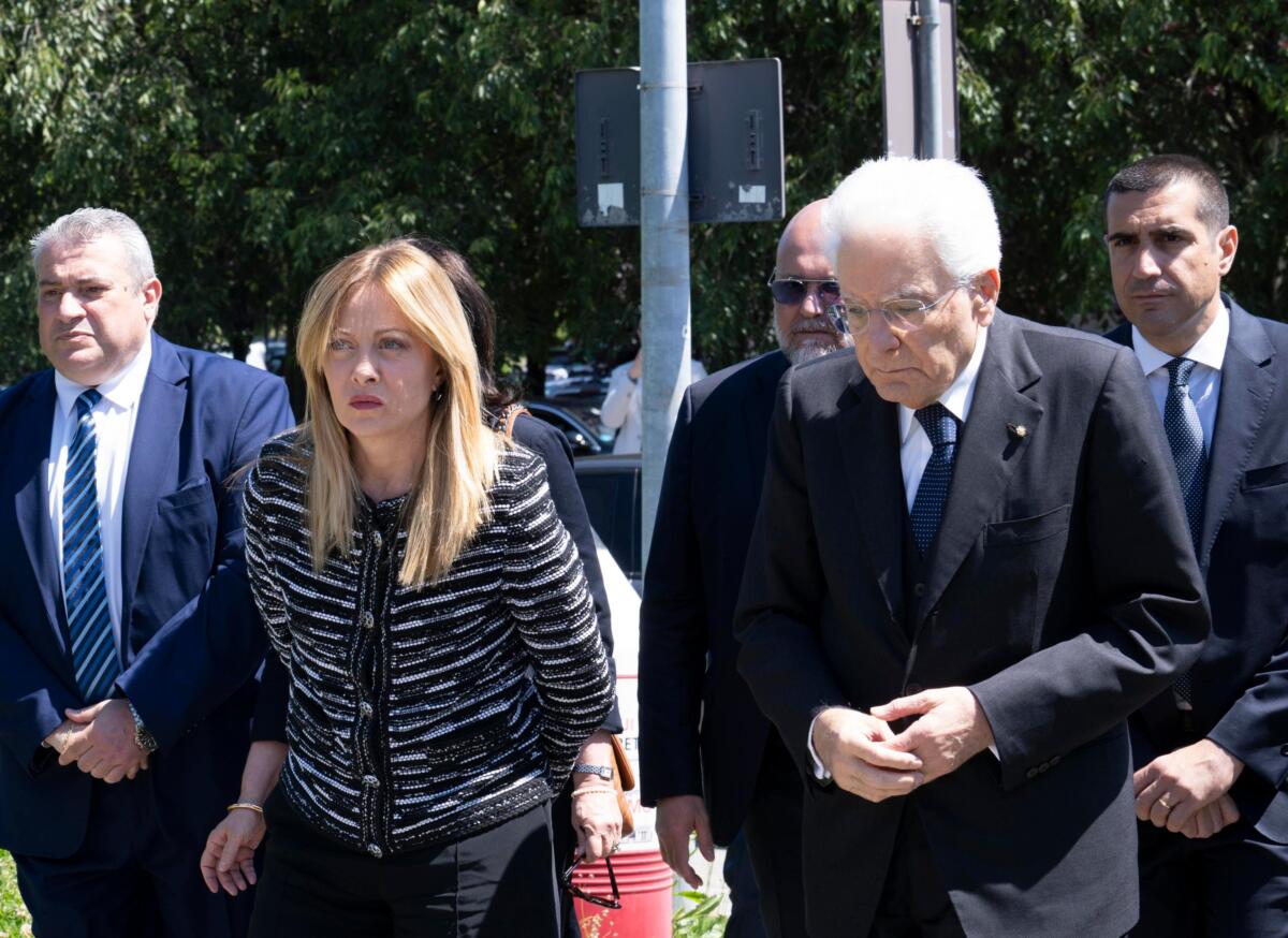 Flotilla, attivisti inginocchiati e derisi: la rabbia di Meloni. Mattarella: «Trattamento incivile» Flotilla, attivisti inginocchiati e derisi: la rabbia di Meloni. Mattarella: «Trattamento incivile»