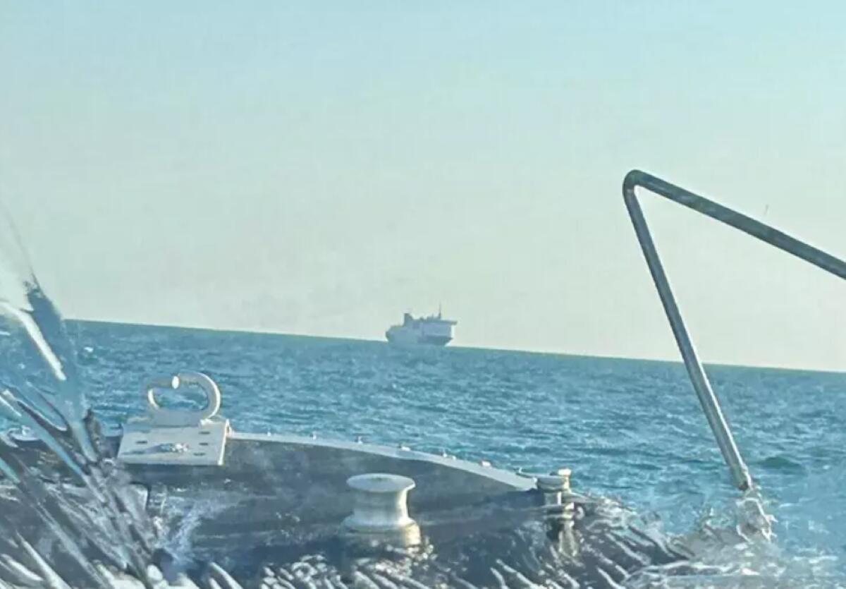 Paura al largo del Gargano: passeggero colto da malore su una motonave, salvato dalla Guardia Costiera Paura al largo del Gargano: passeggero colto da malore su una motonave, salvato dalla Guardia Costiera