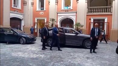 Criminalità in Puglia, il ministro Piantedosi a Bari: in Prefettura per il Comitato sulla sicurezza – VIDEO
