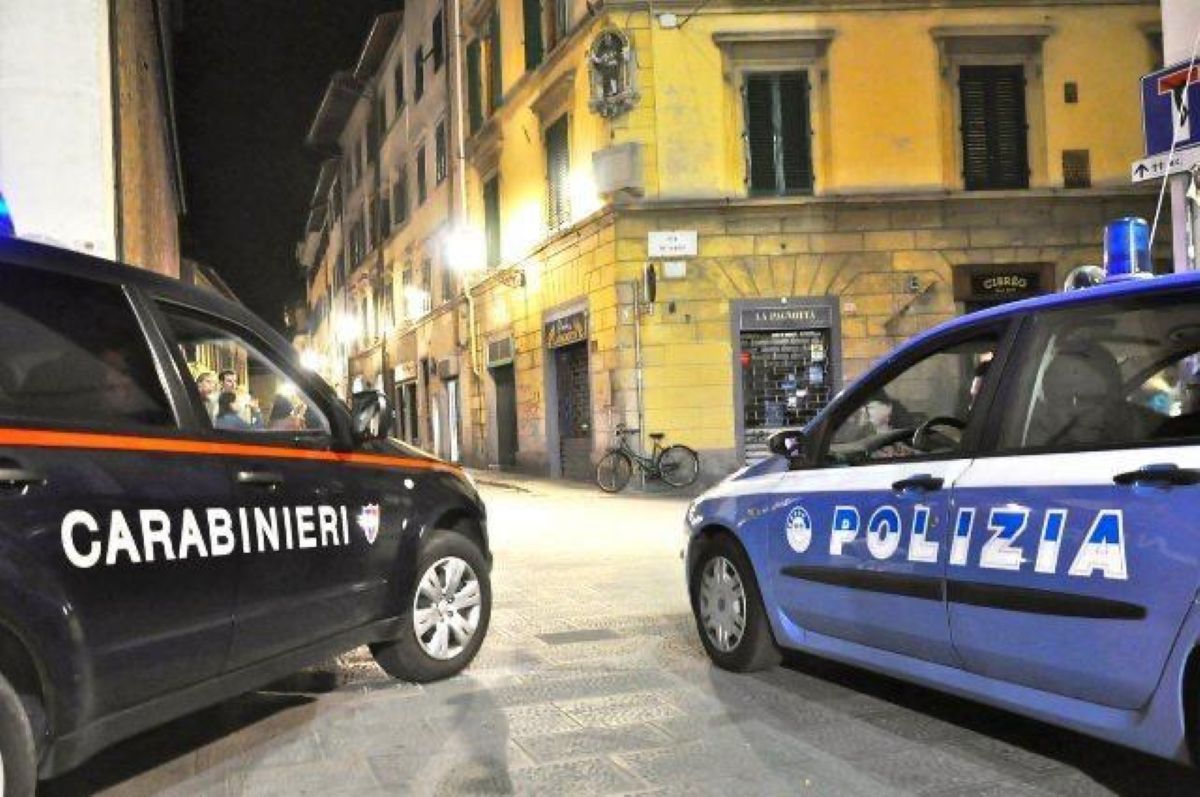 Galleria foto 'Maxi rissa in piazza a Barletta, dopo gli arresti scattano anche i Daspo: divieti per nove persone' - foto 1