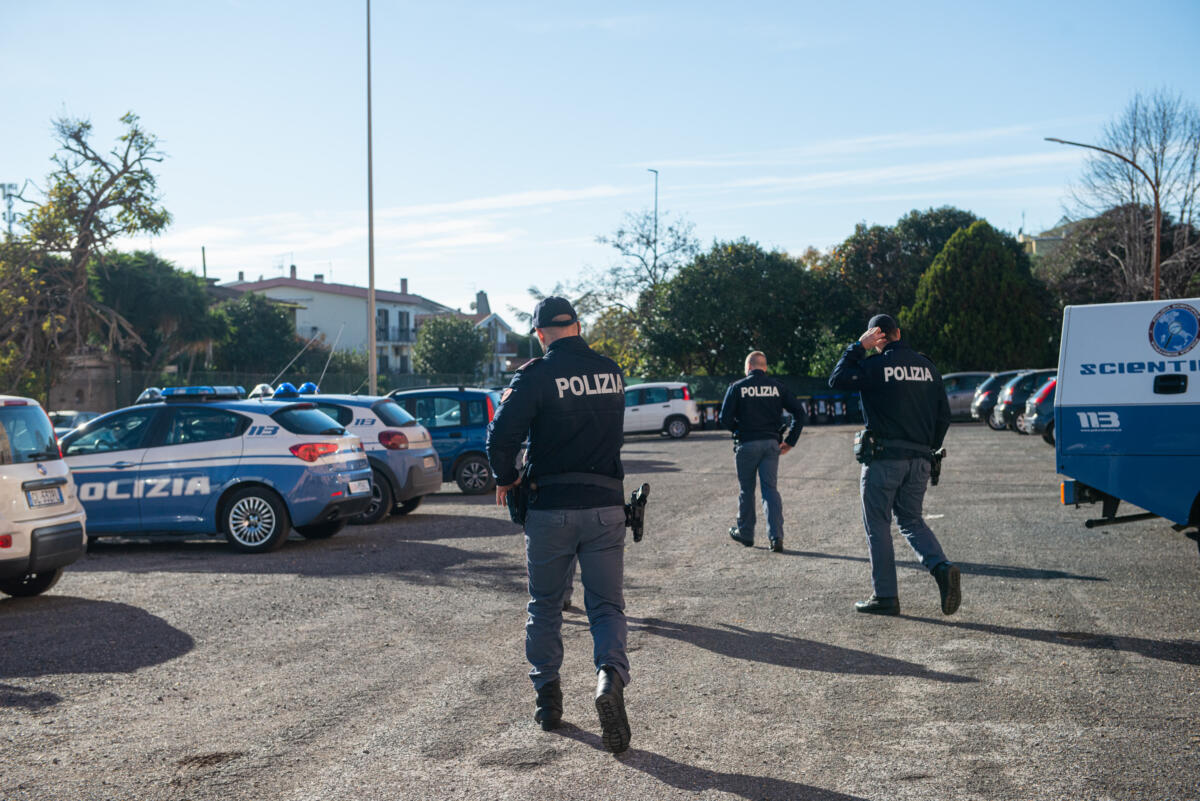 Taranto, Tamburi e Salinella rioni dello spaccio: la droga venduta in case e negozi Taranto, Tamburi e Salinella rioni dello spaccio: la droga venduta in case e negozi
