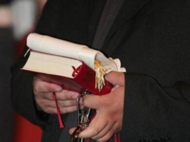 Sacerdote arrestato per abusi su un minore nel Salento, la Diocesi chiede perdono