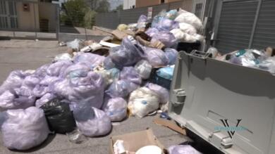 Adelfia, la Rsa “Casa Caterina” tra degrado e tensioni: rifiuti accatastati all’esterno