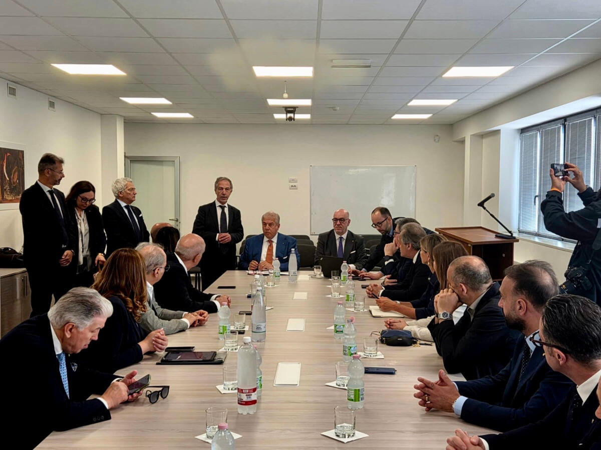 Secondo Federmeccanica otto italiani su dieci vogliono che l’Ilva rimanga aperta Secondo Federmeccanica otto italiani su dieci vogliono che l’Ilva rimanga aperta