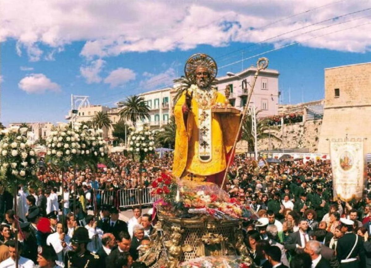 Galleria foto 'Il duro monito dell’Arcivescovo Satriano ai clan alla vigilia di San Nicola: «Bari non vi appartiene»' - foto 1