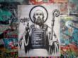 Bari, San Nicola con il giubbotto antiproiettile: la provocazione in una street art dopo l’escaltation criminale