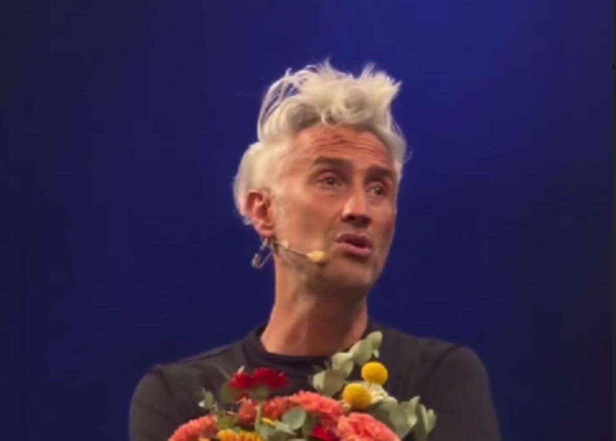 «È finita, grazie a tutti»: il prof Vincenzo Schettini de “La fisica che ci piace” chiude la tournée e scoppia in lacrime – VIDEO «È finita, grazie a tutti»: il prof Vincenzo Schettini de “La fisica che ci piace” chiude la tournée e scoppia in lacrime – VIDEO