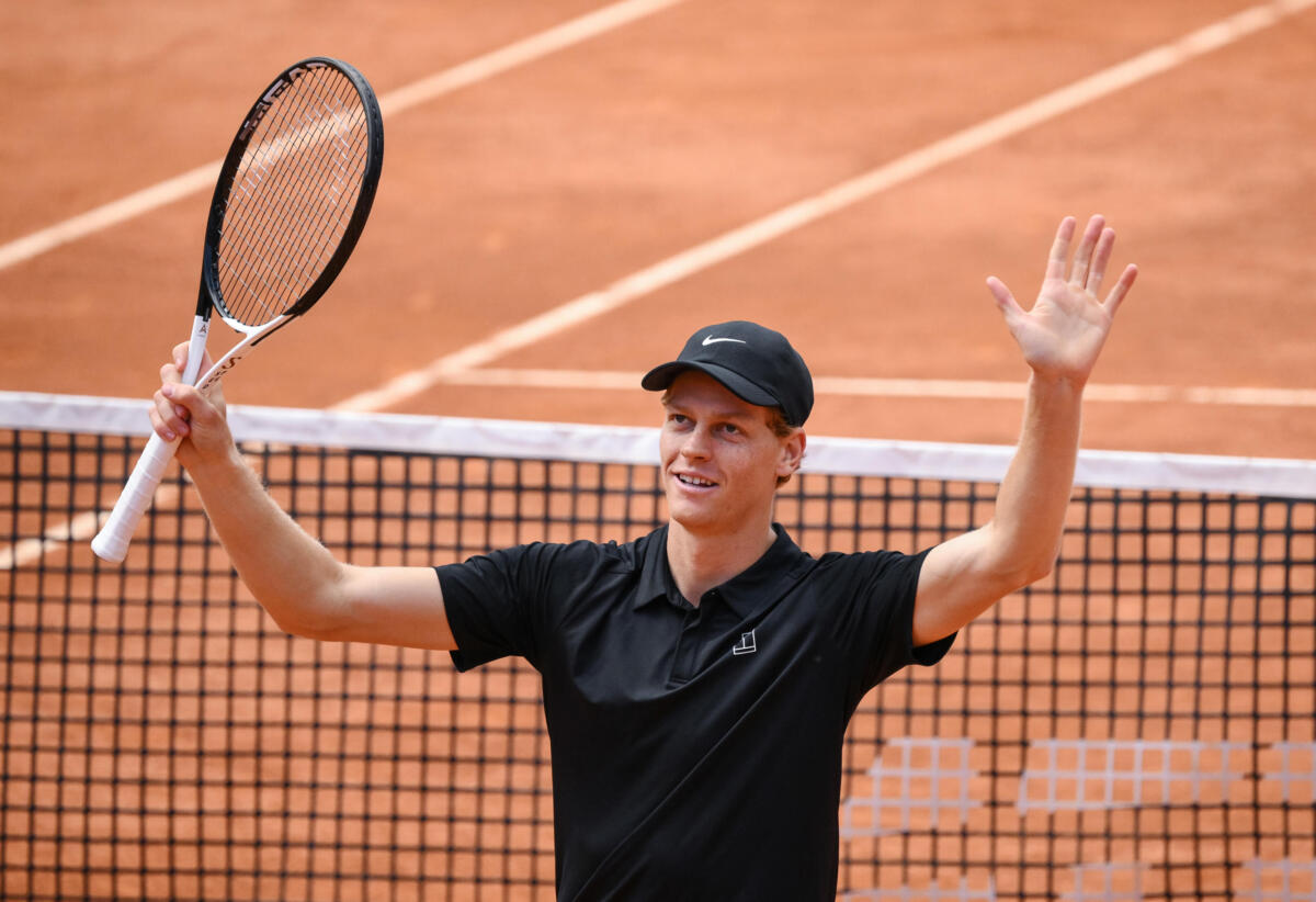 Tennis, Sinner vola in finale a Roma: battuto Medvedev tra pioggia e crampi Tennis, Sinner vola in finale a Roma: battuto Medvedev tra pioggia e crampi