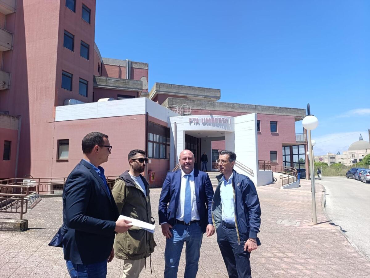 Mottola, sopralluogo di Perrini in ospedale: «Bene autismo e hospice, ma la struttura è sottoutilizzata» Mottola, sopralluogo di Perrini in ospedale: «Bene autismo e hospice, ma la struttura è sottoutilizzata»