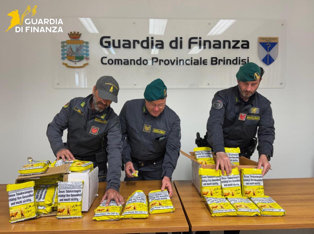 Galleria foto 'Brindisi, sequestrati 40 chili di tabacco da masticare: un uomo denunciato per contrabbando' - foto 1