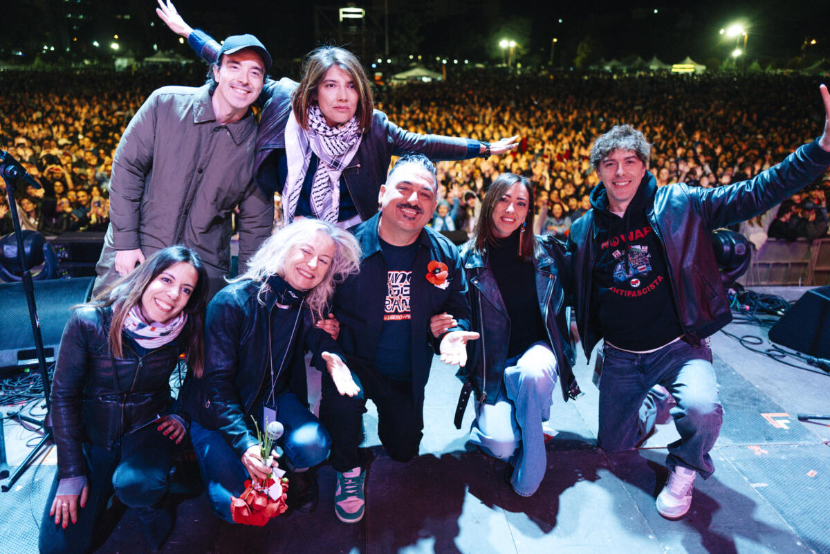 Galleria foto 'Uno Maggio Taranto, un «successo travolgente» tra musica e impegno. Gli organizzatori: «Difendiamo la democrazia»' - foto 1
