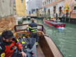 Venezia, tre giovani finiscono in un canale: un 20enne muore annegato. Il corpo recuperato dai vigili del fuoco