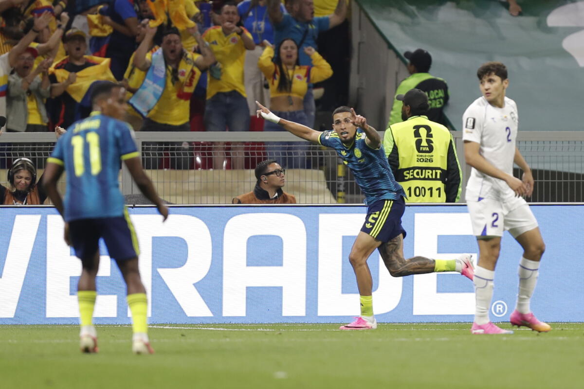 Mondiali: Uzbekistan-Colombia 1-3 Mondiali: Uzbekistan-Colombia 1-3