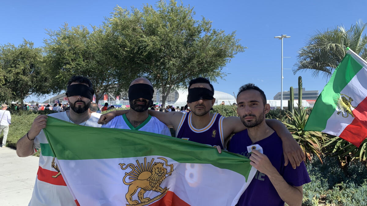 Mondiali, centinaia di iraniani protestano contro Teheran alla vigilia della partita