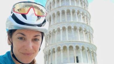 Palermo, auto prova sorpasso azzardato e travolge dei ciclisti: morta una 40enne