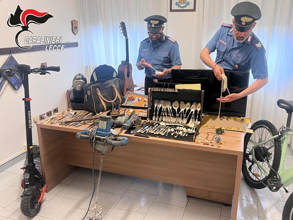 Raid in Salento, incastrata la banda delle case vacanze: 4 indagati e refurtiva recuperata Raid in Salento, incastrata la banda delle case vacanze: 4 indagati e refurtiva recuperata